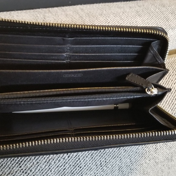 Coach Wallet - Picture 2 of 4